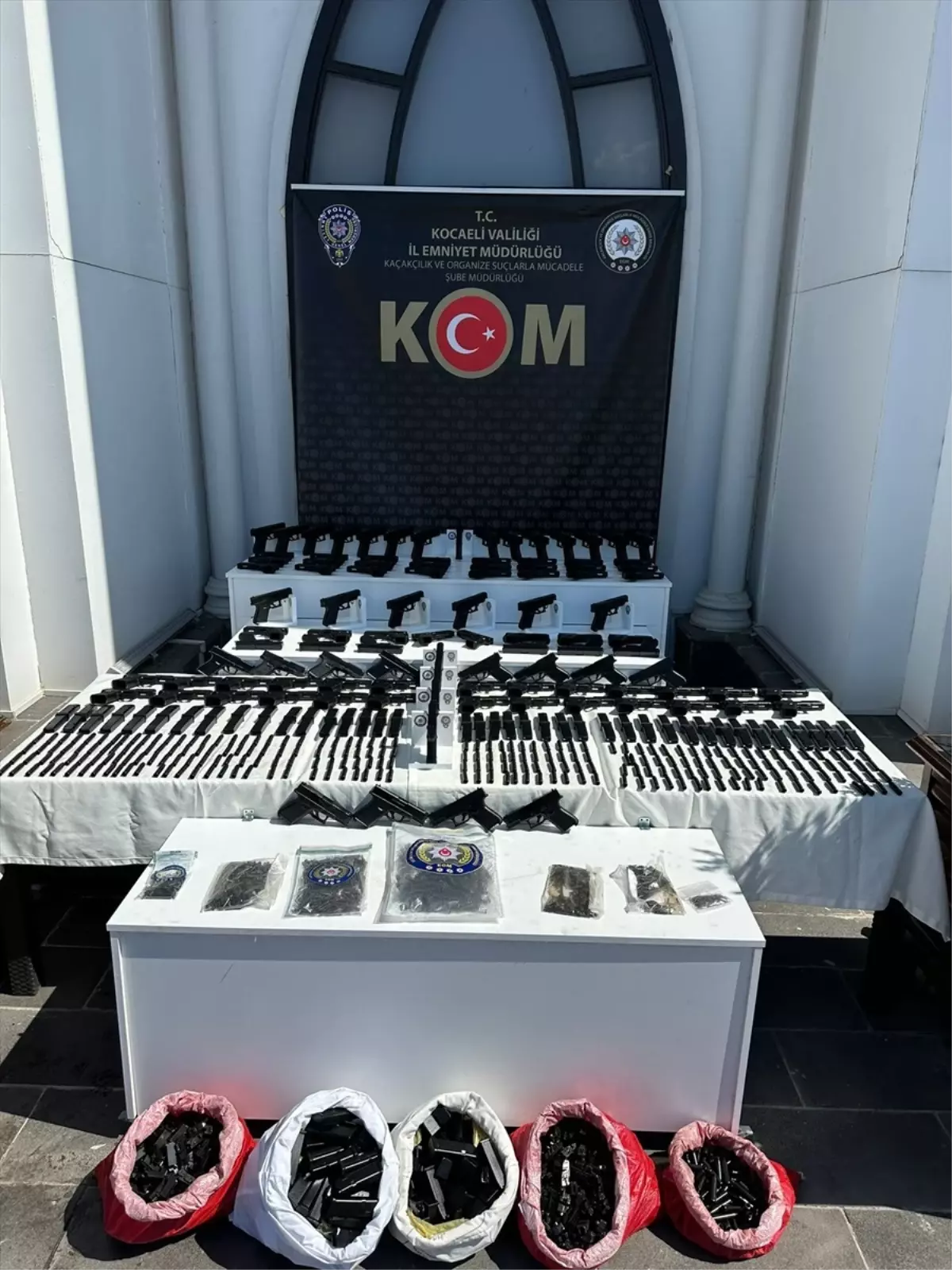 Kocaeli’de 101 Ruhsatsız Tabanca Ele Geçirildi