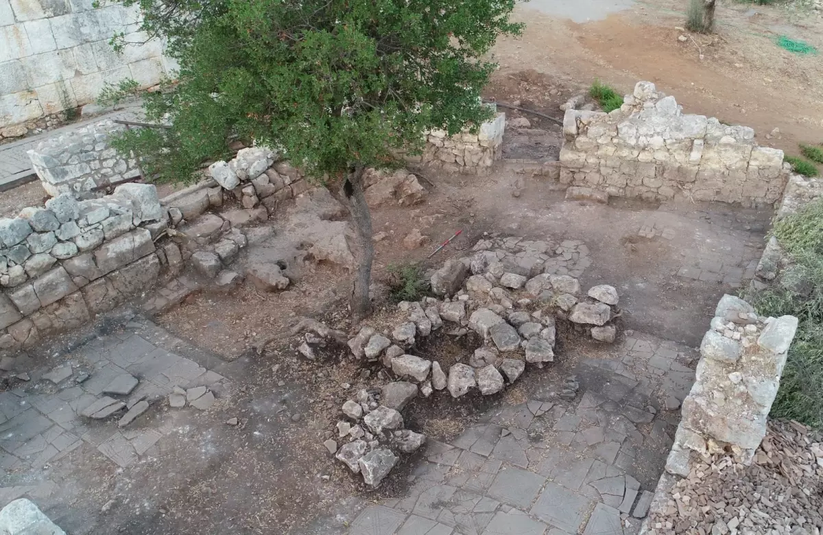 Myra Antik Kenti’nde Bin Çiçek Tekniğiyle Üretilmiş Cam Kaplamalar Bulundu