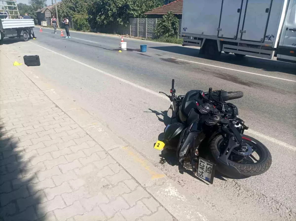 Sakarya’da Motosiklet Kazası: 20 Yaşındaki Hale Rüzgar Hayatını Kaybetti