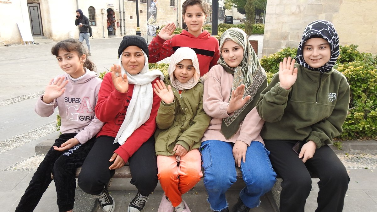 Suriyeli çocuklardan Esad’ın devrilmesi sonrası ülkelerine dönüş sevinci