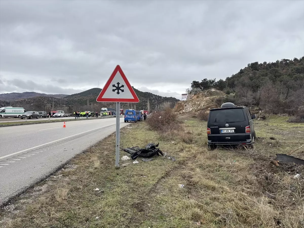 Zincirleme Trafik Kazasında 2 Kişi Hayatını Kaybetti, 5 Yaralı